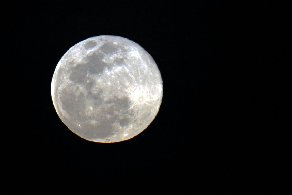 Maior superlua do ano ocorre nesta terça-feira