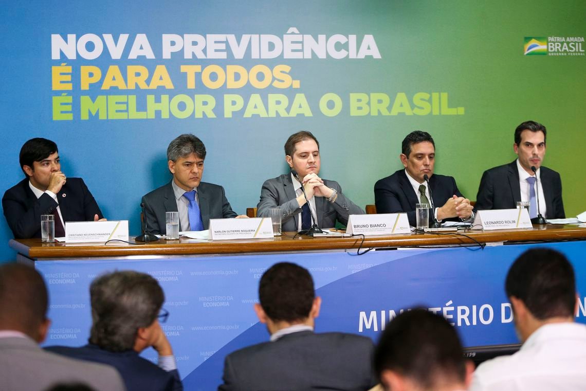 Trabalhador contribuirá 40 anos para se aposentar com 100% do salário