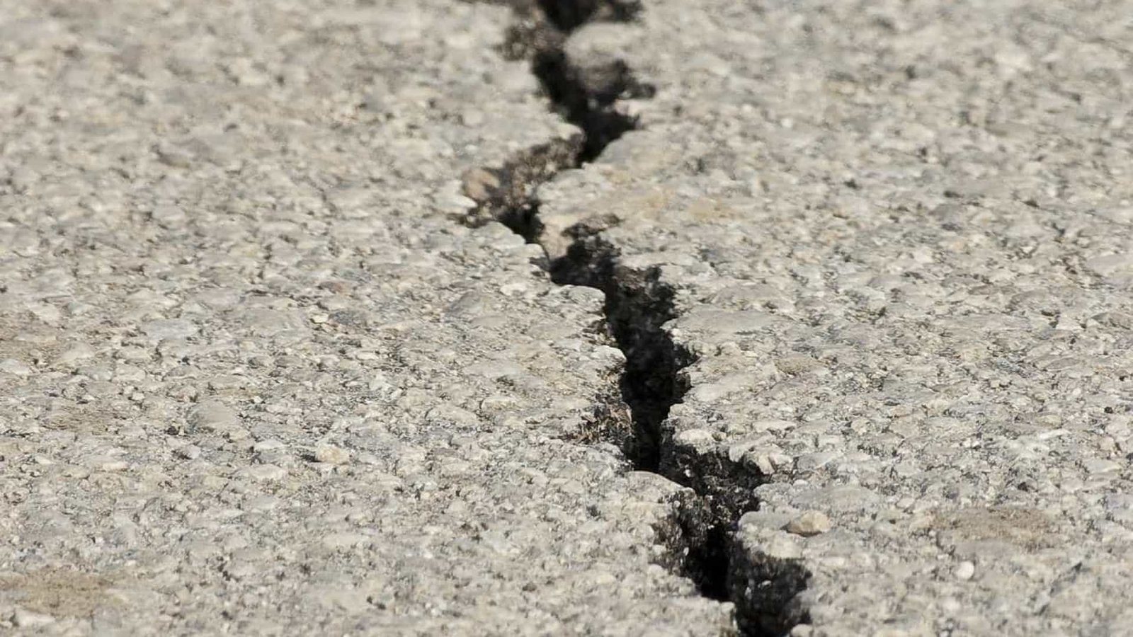 Forte terremoto deixa feridos no Japão