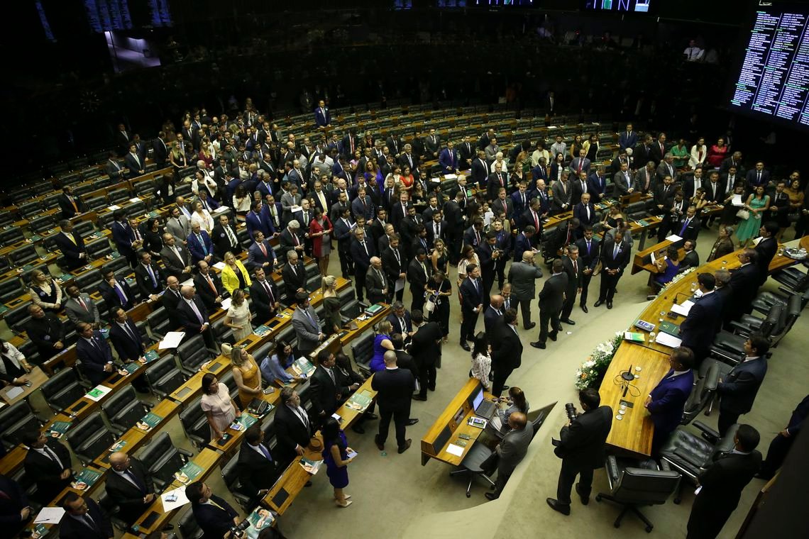 Proposta extinguirá aposentadorias especiais para parlamentares