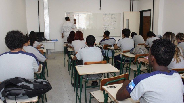 Diário Oficial publica lista dos 435 professores concursados