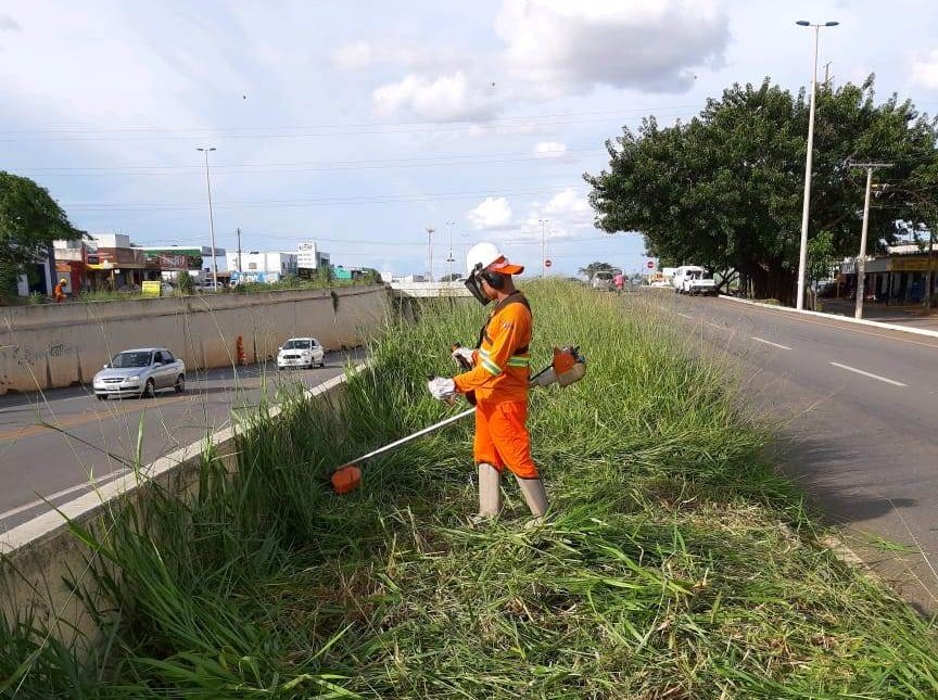 Serviços de roçagem estão em andamento nas rodovias goianas