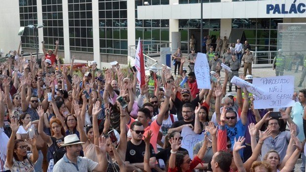 Professores da rede estadual decidem manter greve até a próxima seta-feira
