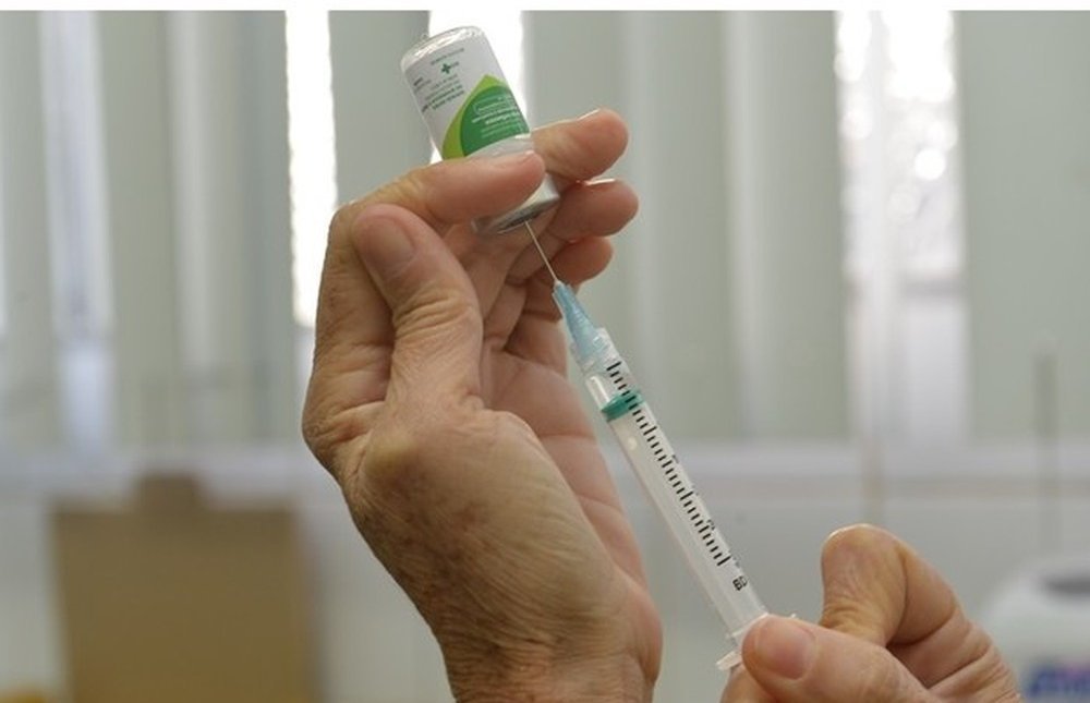 Vacinação contra gripe começa nesta quarta-feira em todo o País