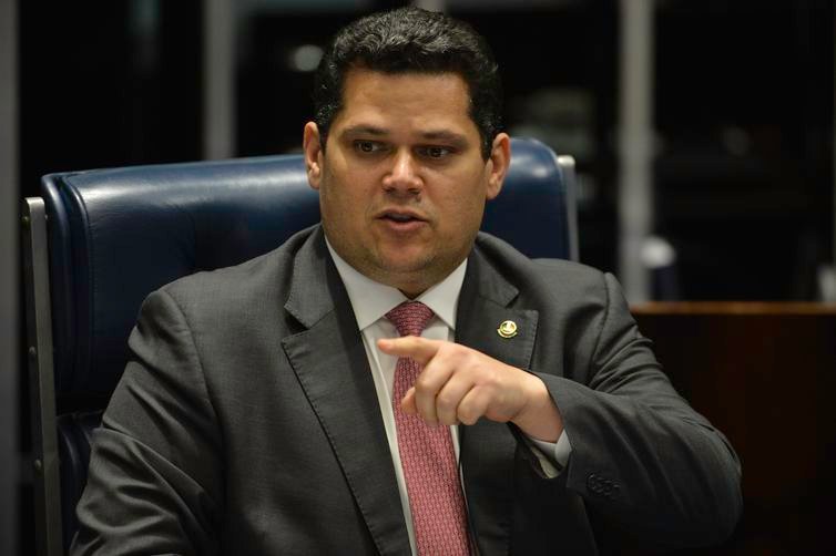 Industriais defendem reforma da Previdência em nome de juros baixos