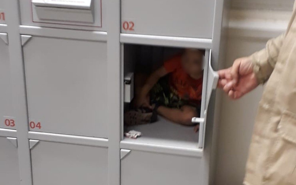 Criança fica presa dentro de guarda-volumes em agência bancária de Rio Verde