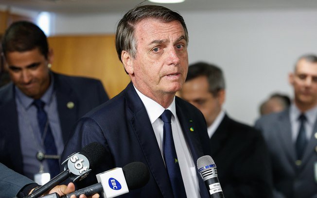 Nos EUA, Bolsonaro chama manifestantes da educação de ‘idiotas úteis’