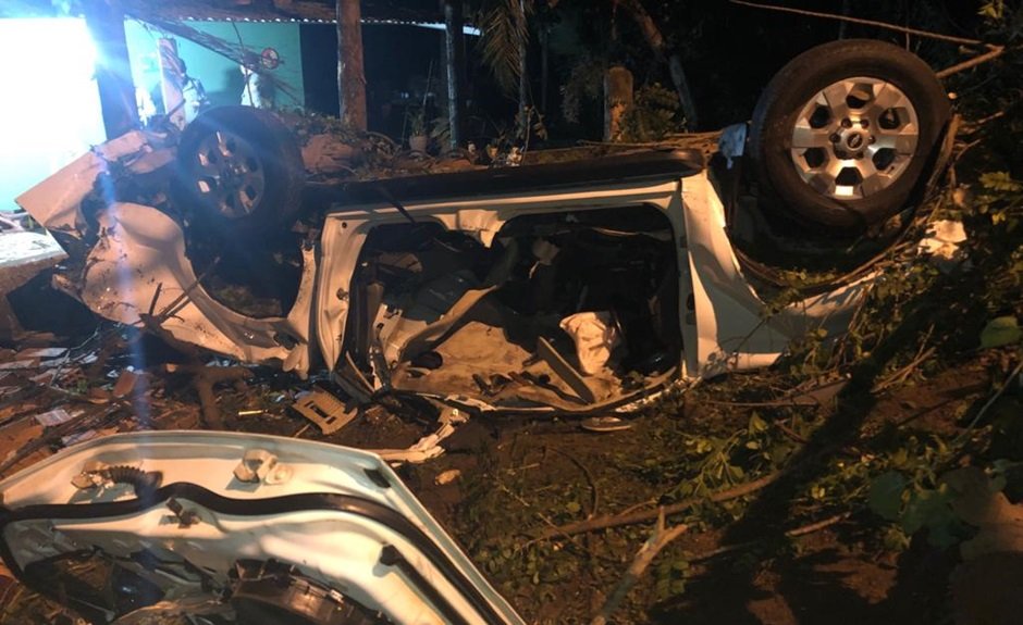 Veículo capota após perseguição policial e duas mulheres morrem, em Goiânia
