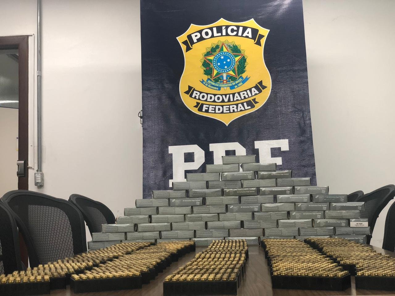 PRF doa 40 mil munições à Polícia Militar de Goiás