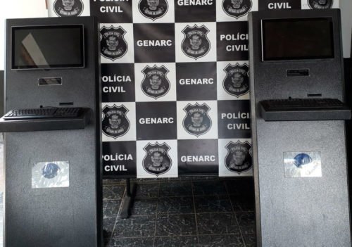 PC apreende máquinas caça-níqueis durante operação em bares, em Goiás