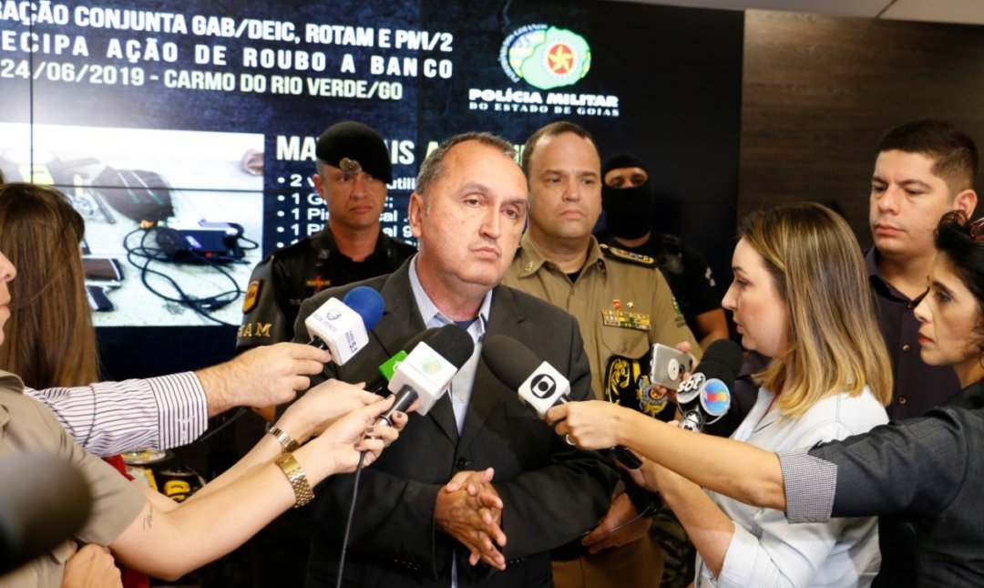 Tentativa de roubo a banco deixa quatro suspeitos mortos em Carmo do Rio Verde, em Goiás