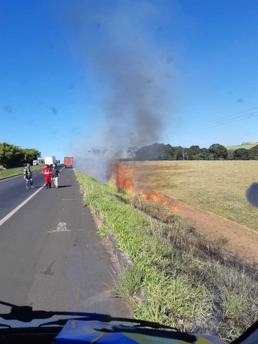 Idoso é preso após ser flagrado ateando fogo em mata às margens da BR-153