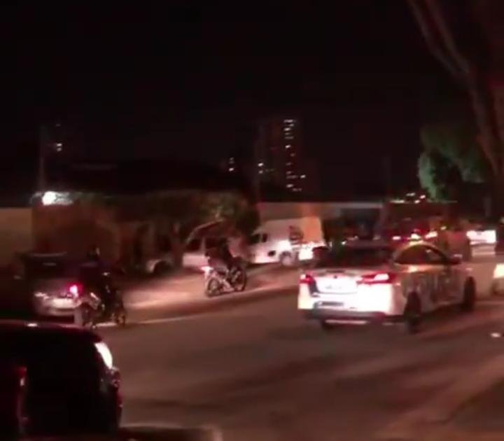 Briga de trânsito entre PM e agente prisional deixa ambos feridos, em Goiânia