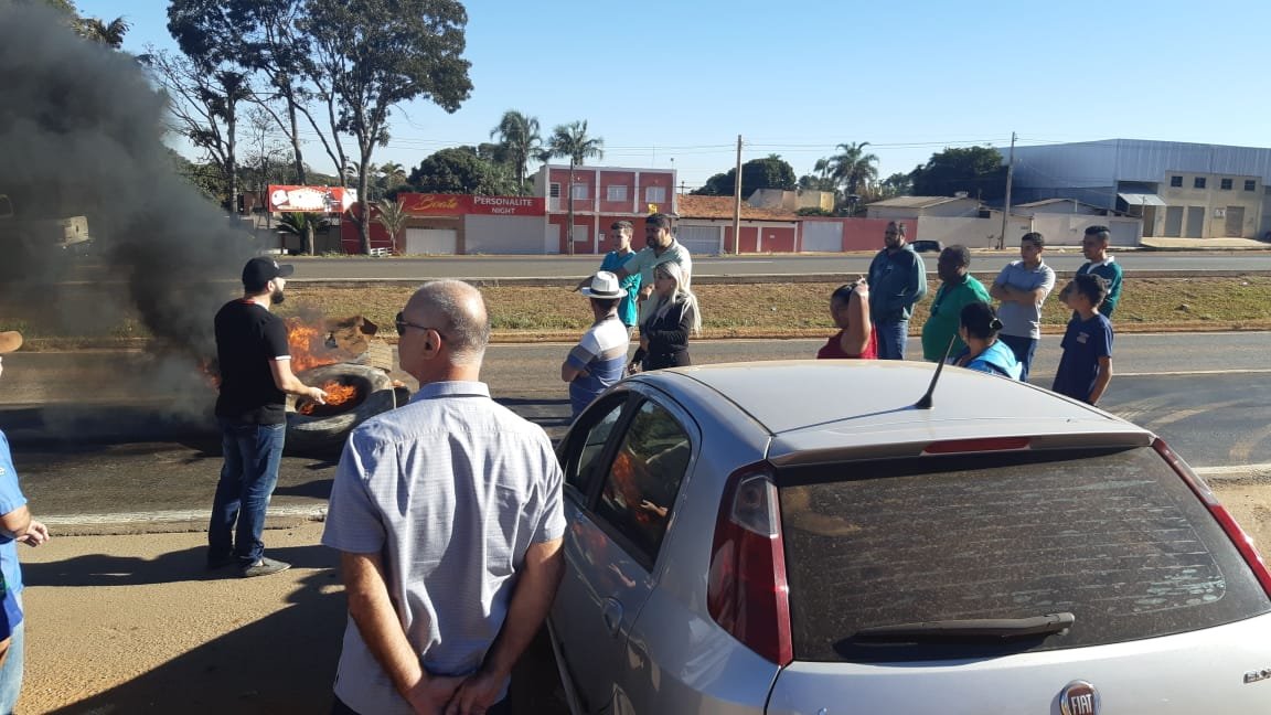 BR-153 registra dois acidentes envolvendo motociclistas; houve protesto por manifestantes na via
