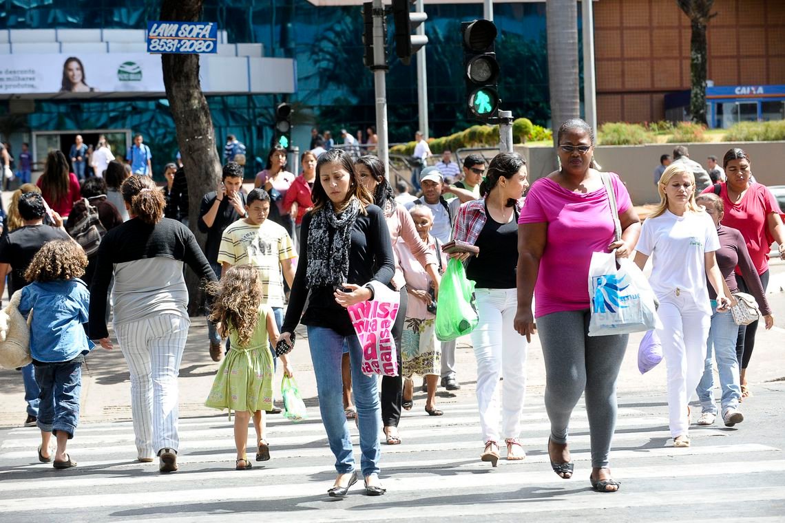 Taxa de desemprego cai no país e fecha 2019 em 11,9%