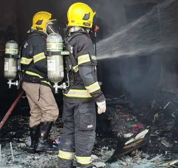 Homem não aceita fim do relacionamento e ateia fogo em loja de ex-mulher, em Caldas Novas