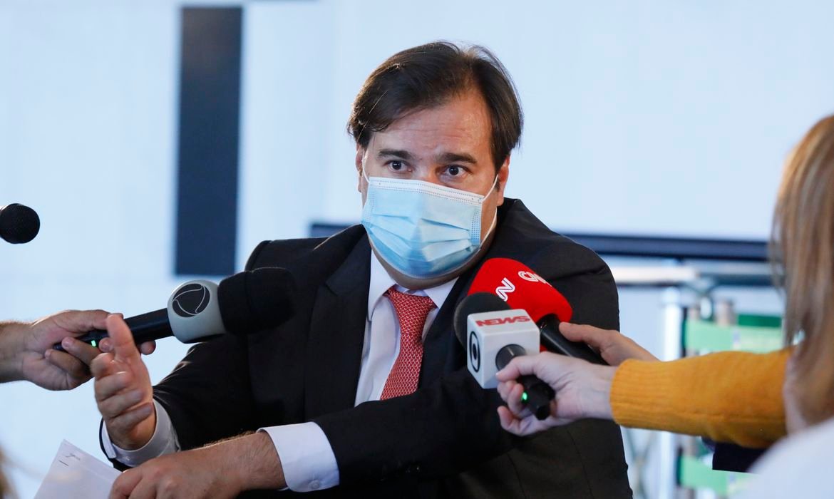 Maia estuda 1º turno da eleição para 15 de novembro ou 6 de dezembro