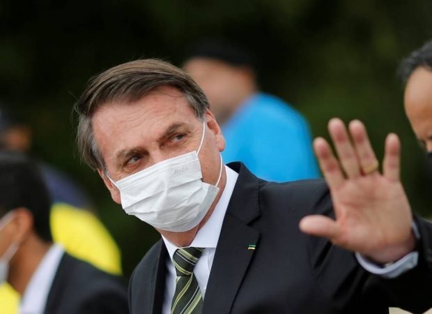 Mulher diz que alho cru cura Covid-19 e Bolsonaro marca reunião no Ministério da Saúde