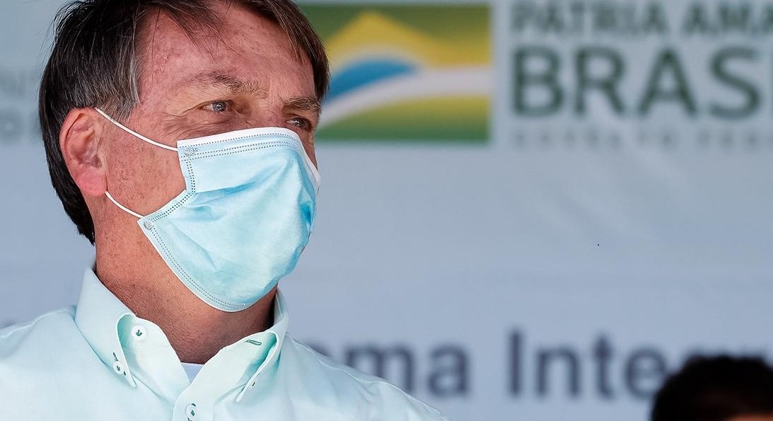 Bolsonaro é diagnosticado com infecção no pulmão, mas mantém agenda de viagens