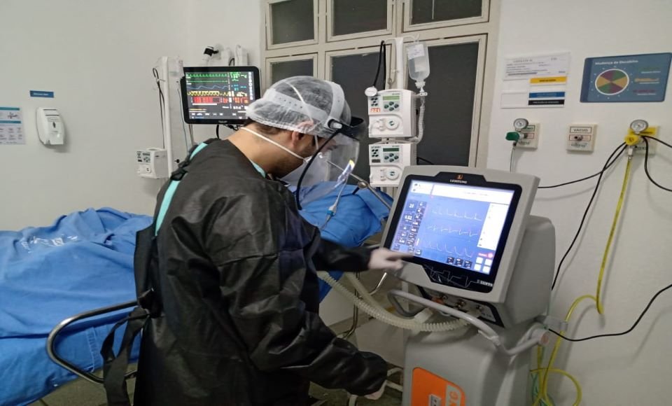 Hutrin expande UTI e retoma internações de Covid-19