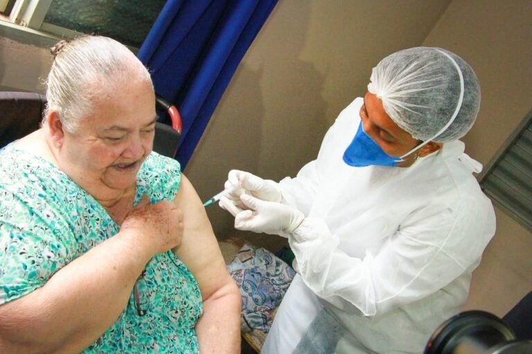 Covid: Vacinação de idosos acima de 85 anos começa nesta quarta-feira, em Goiânia