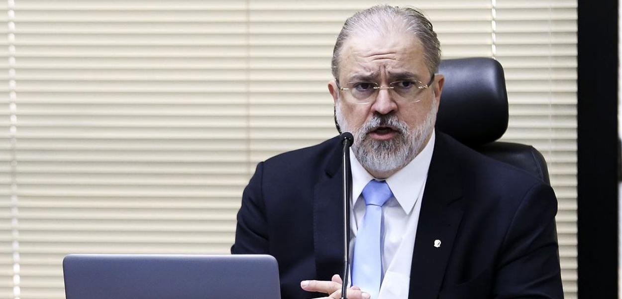 Aras, da PGR, vai recorrer da decisão de Fachin que anulou condenações de Lula