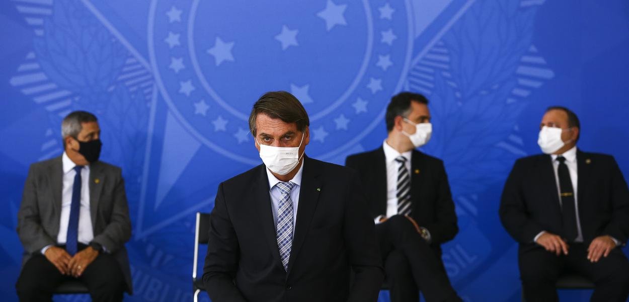 Efeito Lula: Bolsonaro nega eficácia de tratamento precoce para Covid e defende vacinas