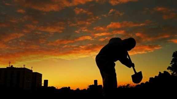 Goiás tem 242 óbitos e 3.857 novos casos de covid em 24h