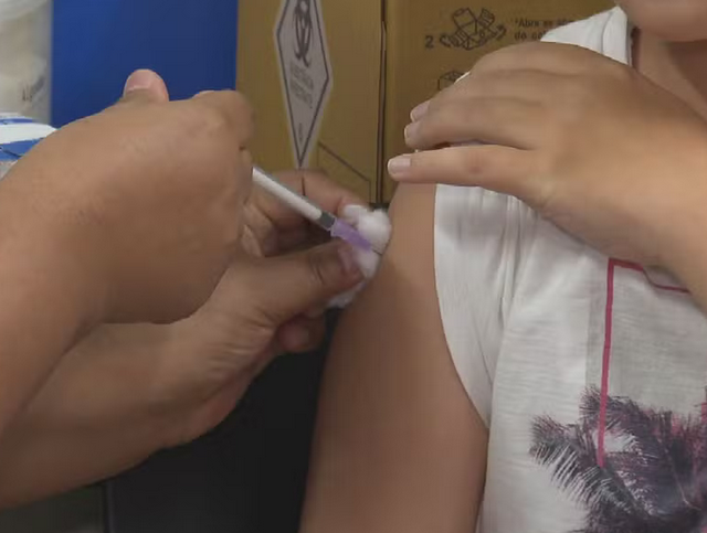 Vacinação contra a dengue é ampliada para adolescentes até 14 anos em Goiás
