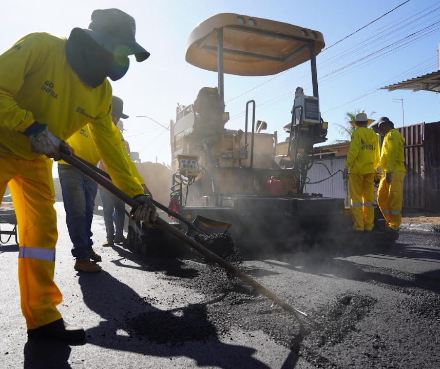 Governo de Goiás retoma obras de recuperação de ruas em mais 100 cidades