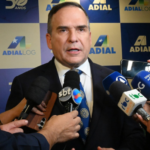 “Vamos trabalhar forte para atrair indústrias e empregos”, diz Mabel durante posse da nova diretoria da Adial