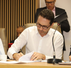 Prefeito Vilela anuncia benefícios para feirantes de Aparecida