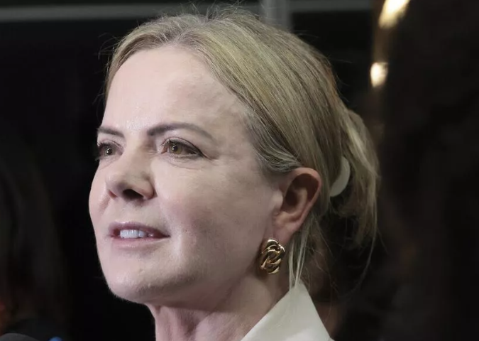 “Qualquer ajuste tem que recair sobre aqueles que têm mais condições”, diz Gleisi