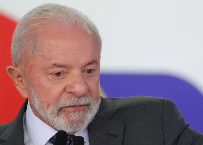 Lula ironiza Bolsonaro e pedidos por anistia: “quem é frouxo não deveria fazer bobagem”