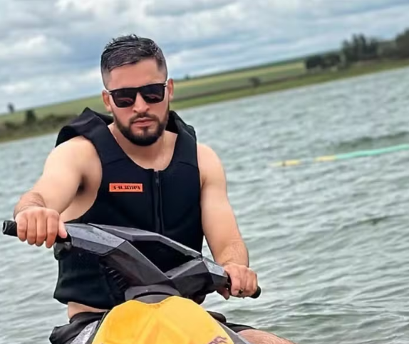 Engenheiro passa mal durante passeio em lago e morre, em Goiás