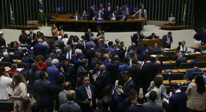 Câmara aprova isenção do IR para quem ganha até R$ 5 mil