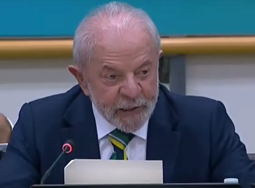 Lula diz que gestor que deixa obra parada deve ser preso