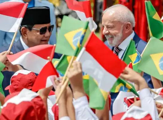 Na Indonésia, Lula confirma candidatura em 2026