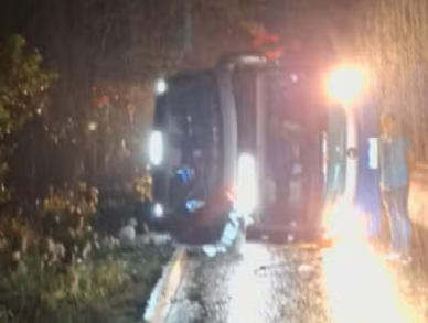 Acidente com ônibus deixa três mortos e feridos na GO-060, em Goiás