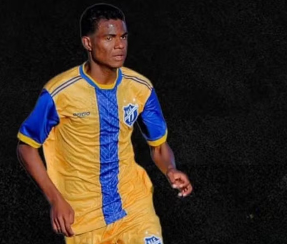 Jogador de futebol morre após ser atingido por suposto tiro acidental, em Goiás