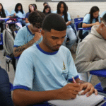 Beneficiário do Pé-de-Meia ganha R$ 200 se fizer dois dias de Enem