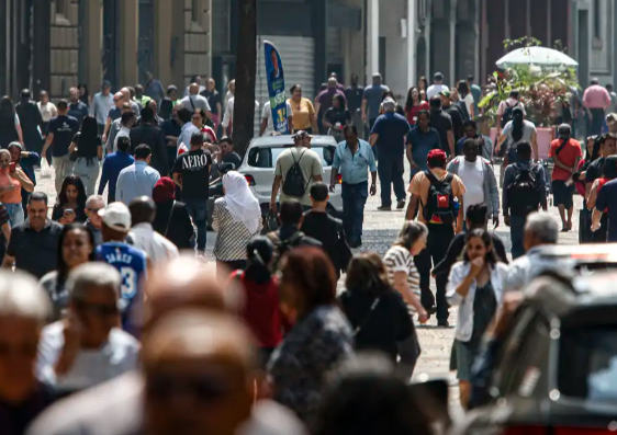 Mais de 8,6 milhões deixam pobreza; Brasil tem melhor nível desde 2012