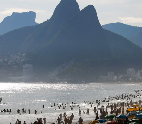 Turismo brasileiro tem faturamento recorde de R$ 185 bi em 2025