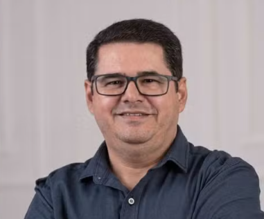 Ex-vereador morre em acidente de moto com caminhonete na GO-060