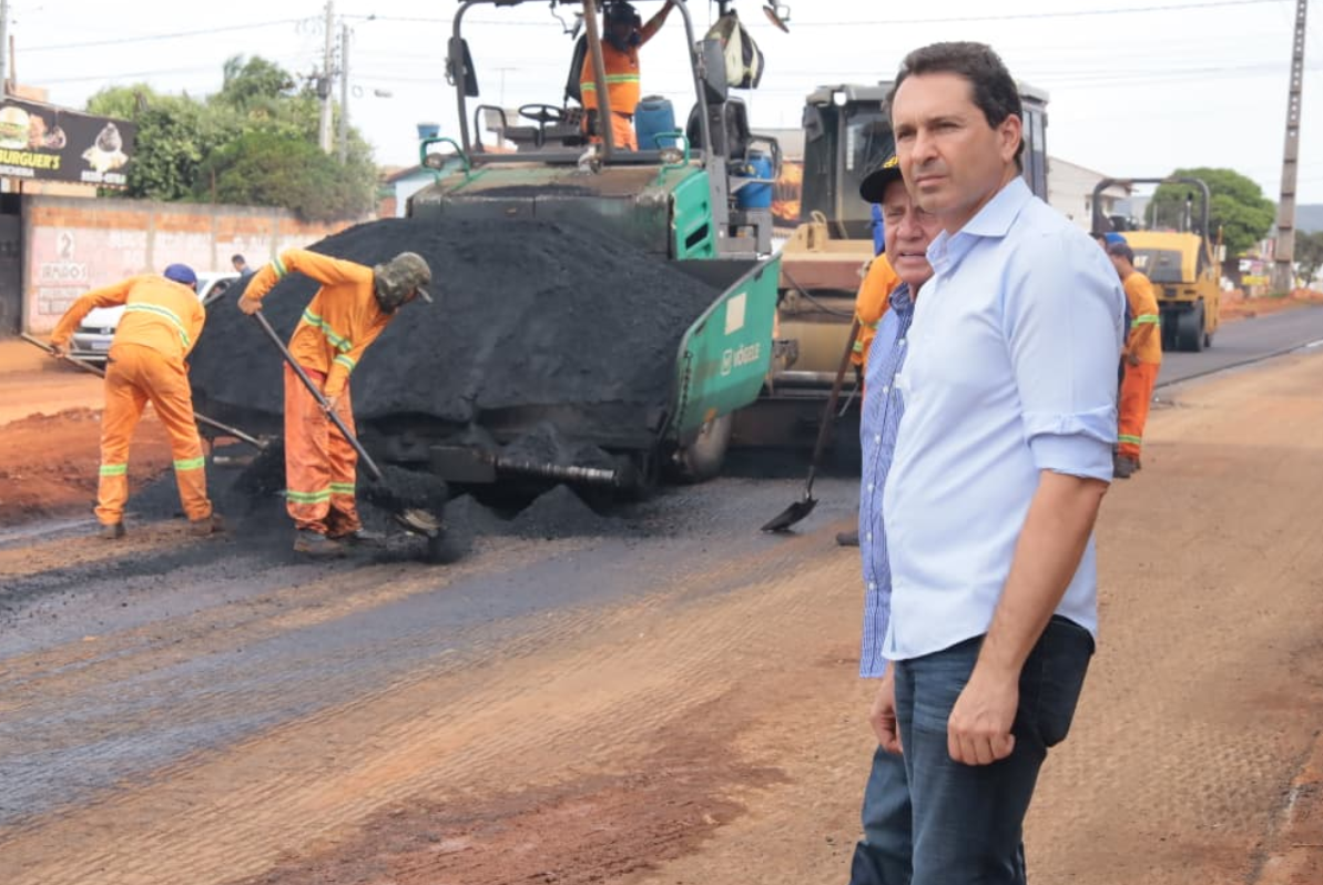 Prefeitura de Aparecida inicia obras de asfalto nos setores Buriti Sereno e Colina de Homero