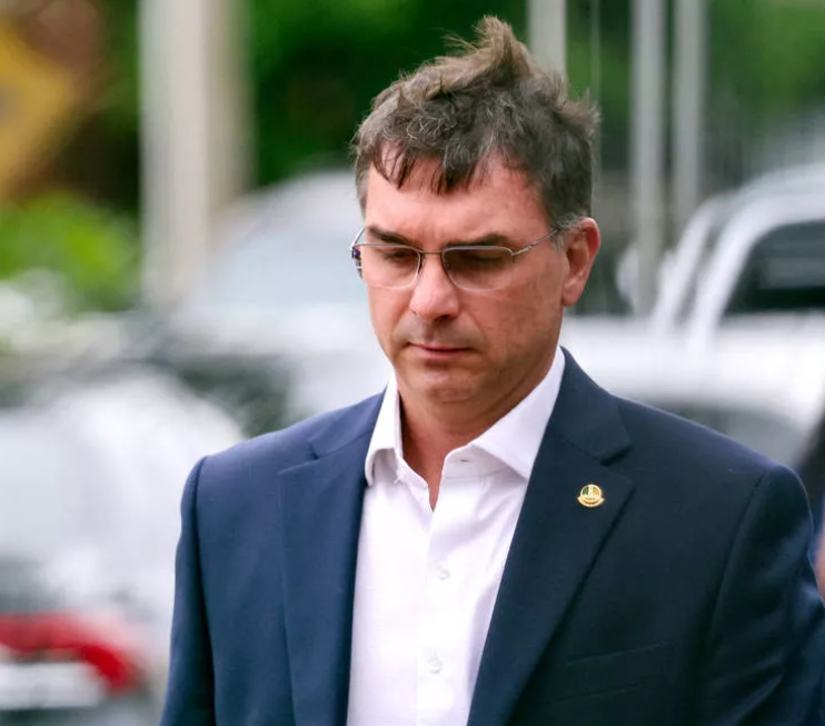 Após encontro com Trump, Flávio Bolsonaro terá reuniões no Departamento de Estado dos EUA