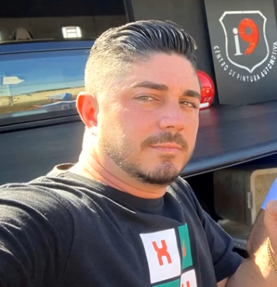 Empresário morre após batida entre carro e caminhão, em Goiás