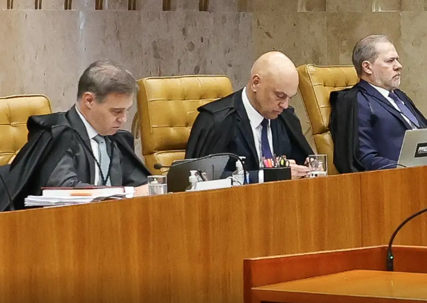 STF encerra sessão sem definir casos sobre Moraes e Mendonça