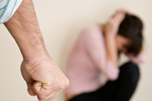 Goiás é 3º estado com maior número de pedidos de afastamento protetivo no INSS para mulheres vítimas de violência