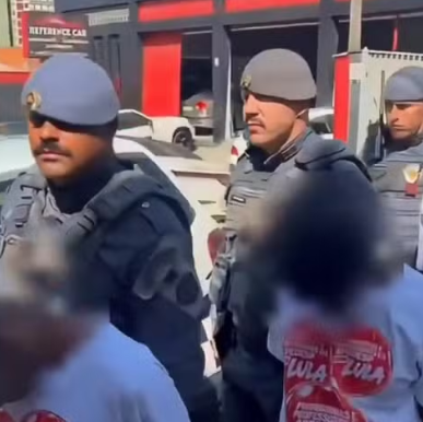 Policiais são acusados de obrigar suspeitos de tráfico a vestirem camiseta de Lula